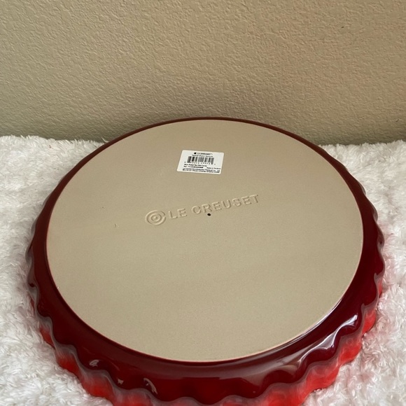 NWT Le Creuset Fluted Flan Dish in Cerise - Picture 8 of 11